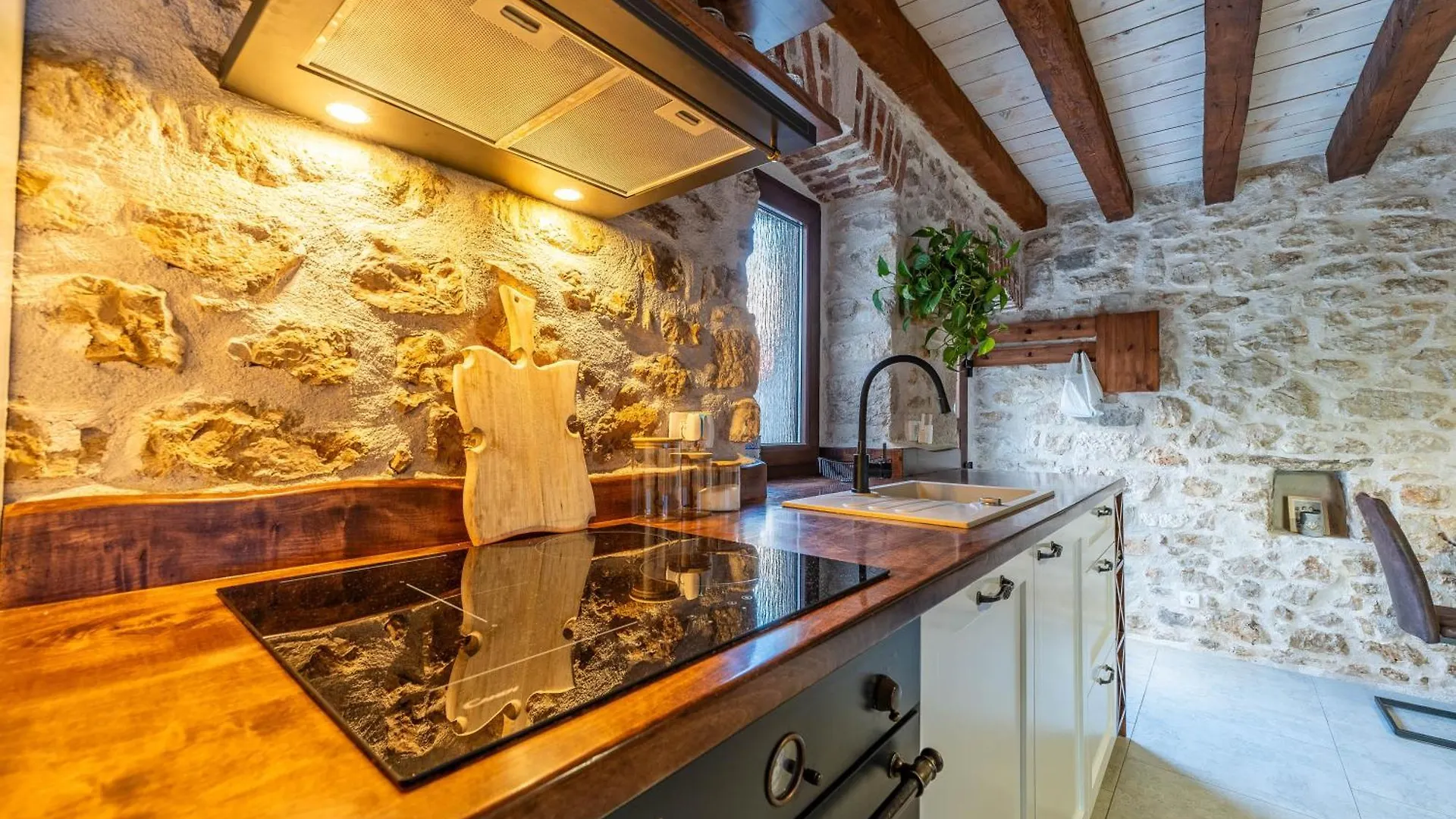 Roman Style Stone Villa Lux Solis Nin Croatie