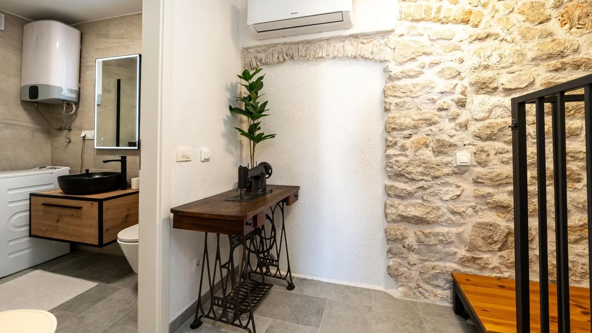 Roman Style Stone Villa Lux Solis Nin
