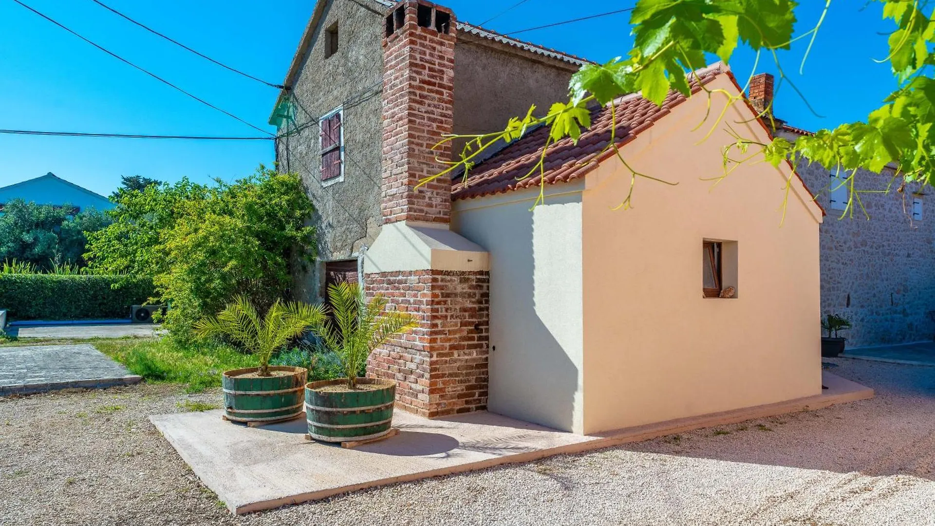 Roman Style Stone Villa Lux Solis Nin