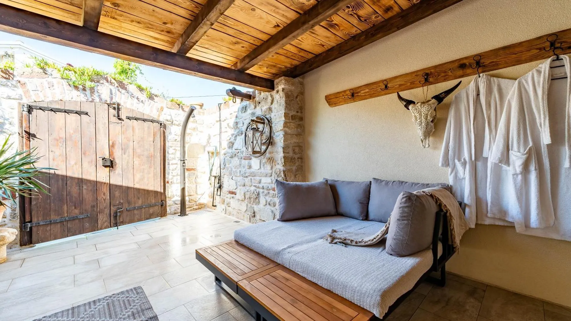Roman Style Stone Villa Lux Solis Nin Chorvatsko