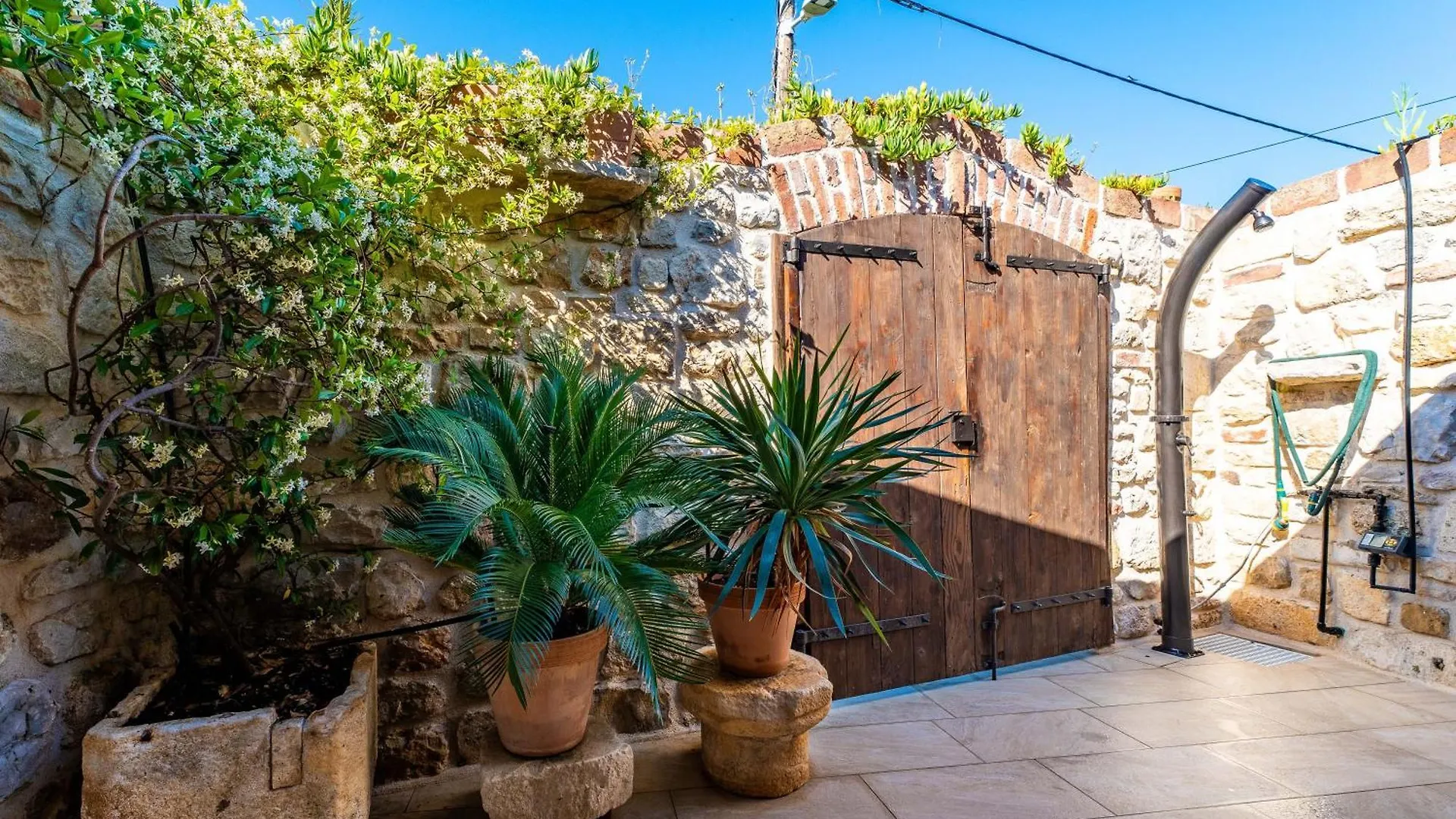 Roman Style Stone Villa Lux Solis Nin 0*,