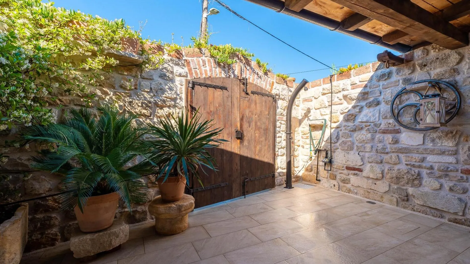 Roman Style Stone Villa Lux Solis Nin