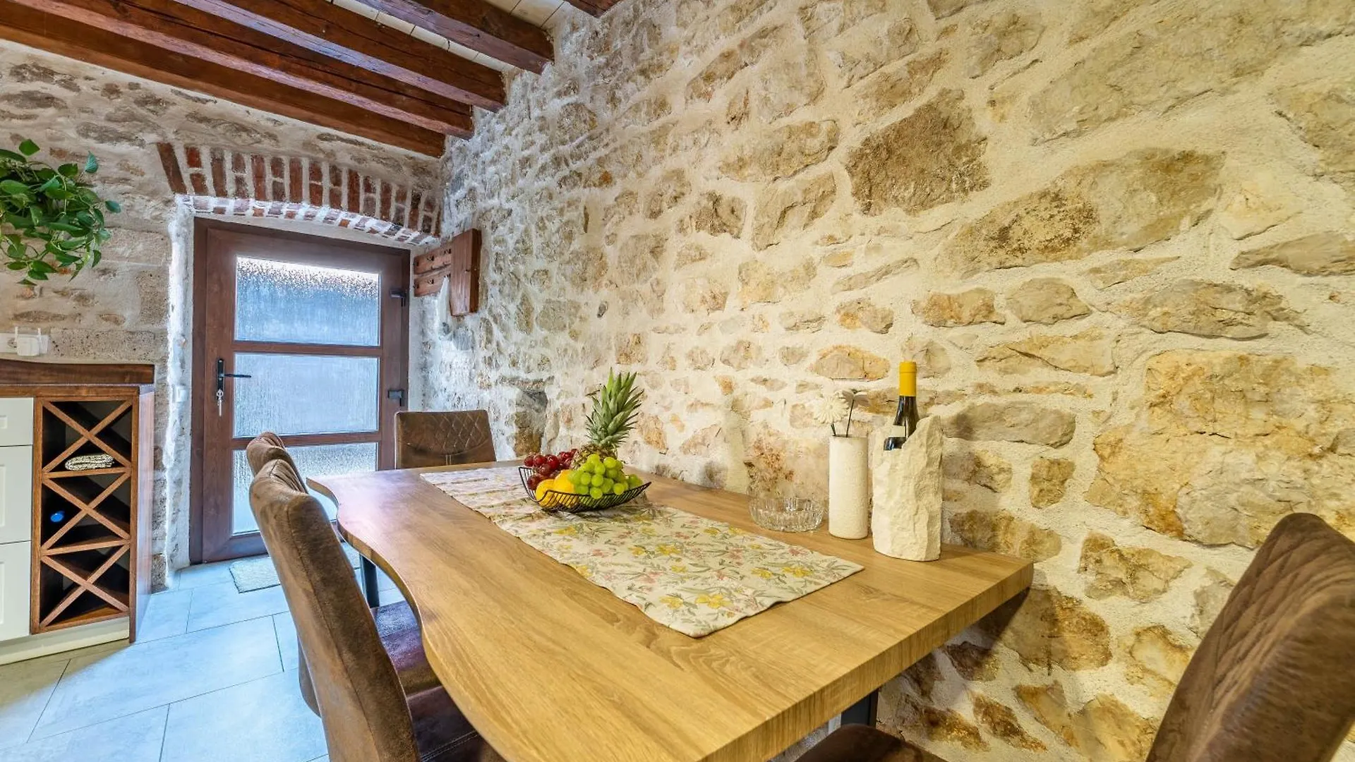 Roman Style Stone Villa Lux Solis Nin
