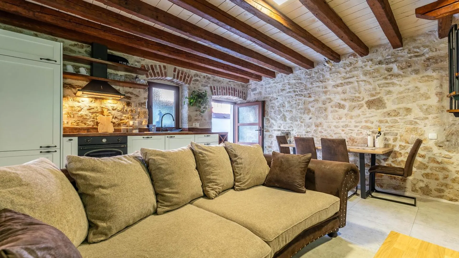 Roman Style Stone Villa Lux Solis Nin Chorvatsko