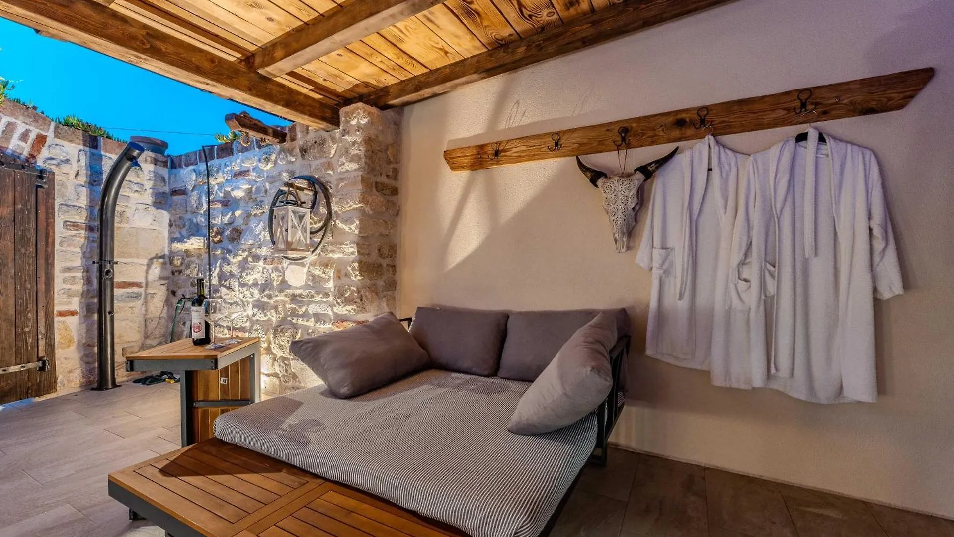 Roman Style Stone Villa Lux Solis Nin Croatie