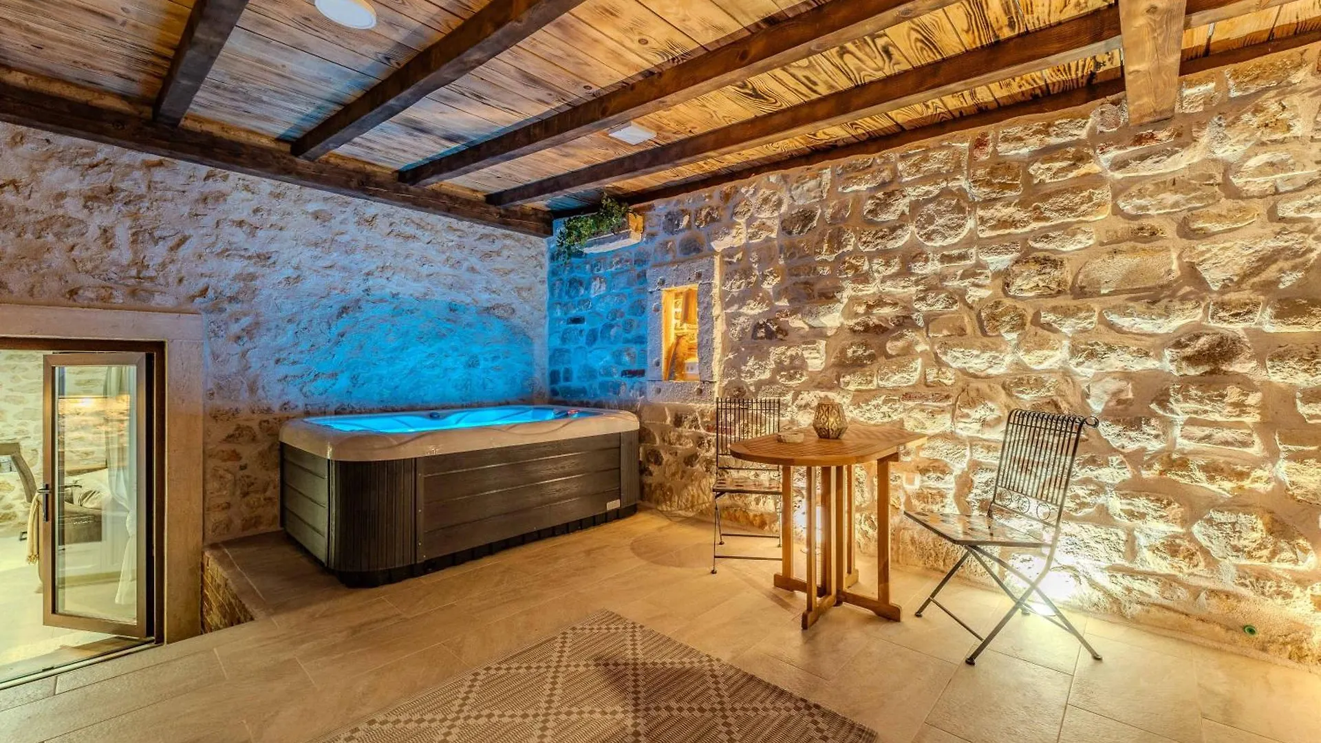 Roman Style Stone Villa Lux Solis Nin
