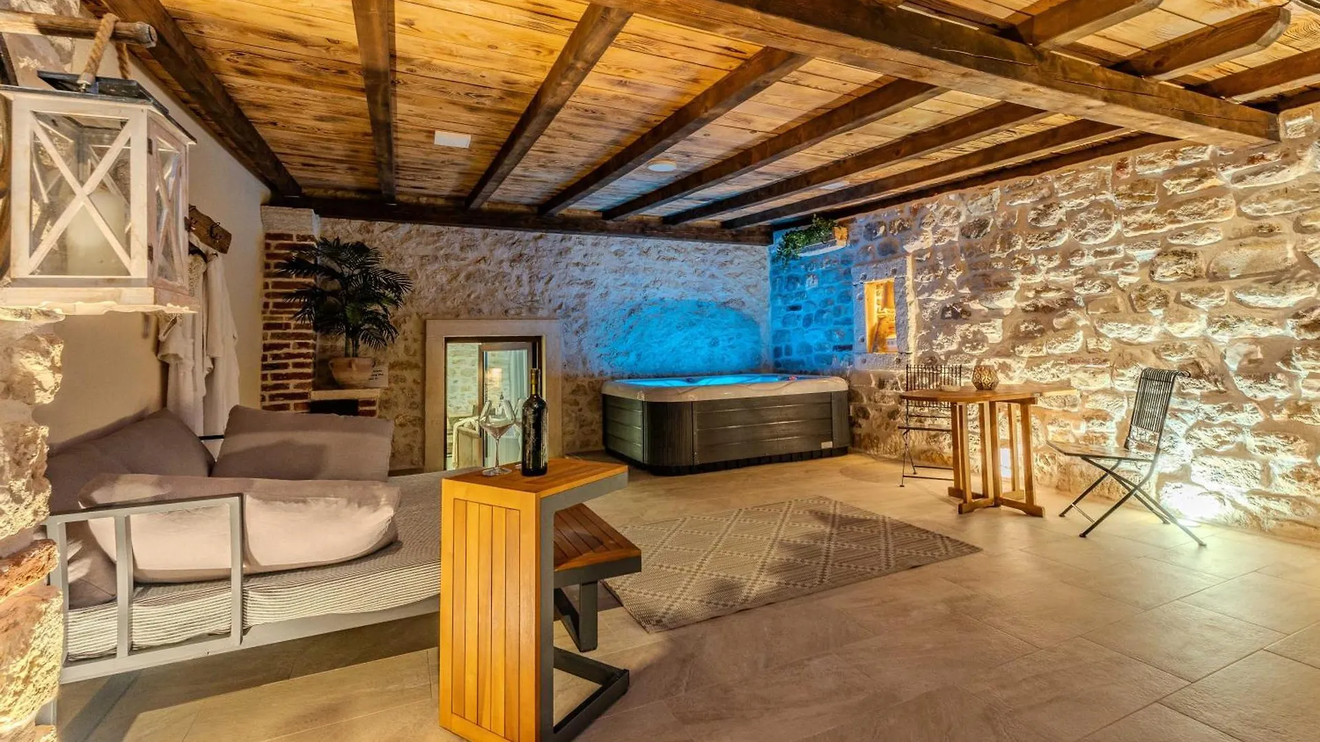 Roman Style Stone Villa Lux Solis Nin