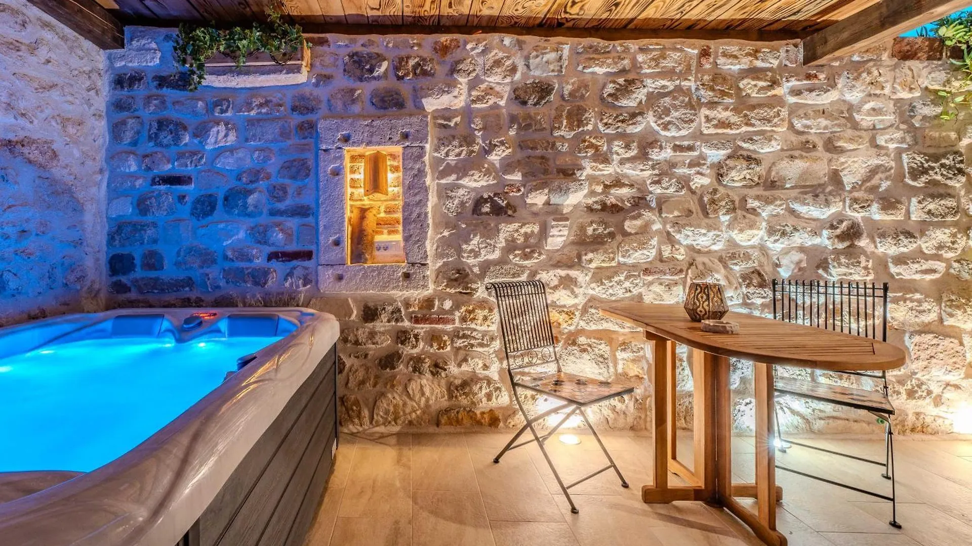 Roman Style Stone Villa Lux Solis Nin